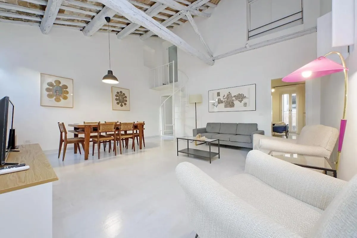 Monti Charming Apt Boschetto Rome Italy
