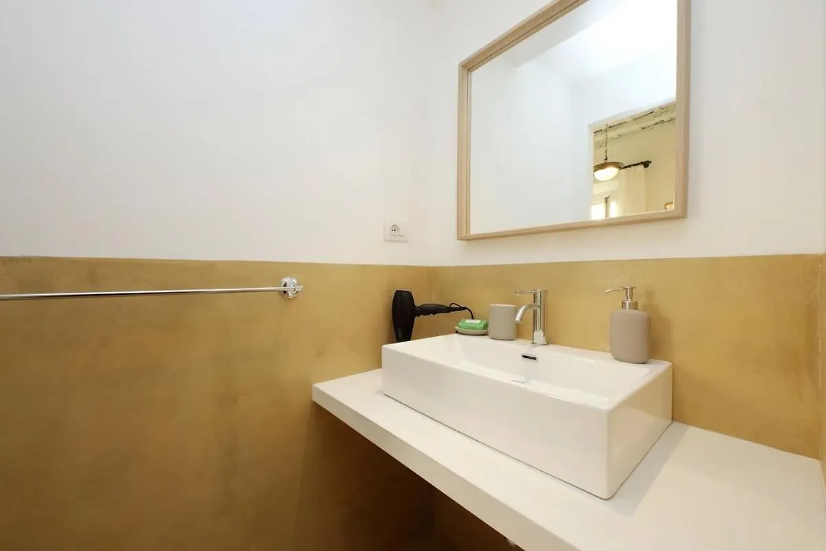 Monti Charming Apt Boschetto Rome Italy