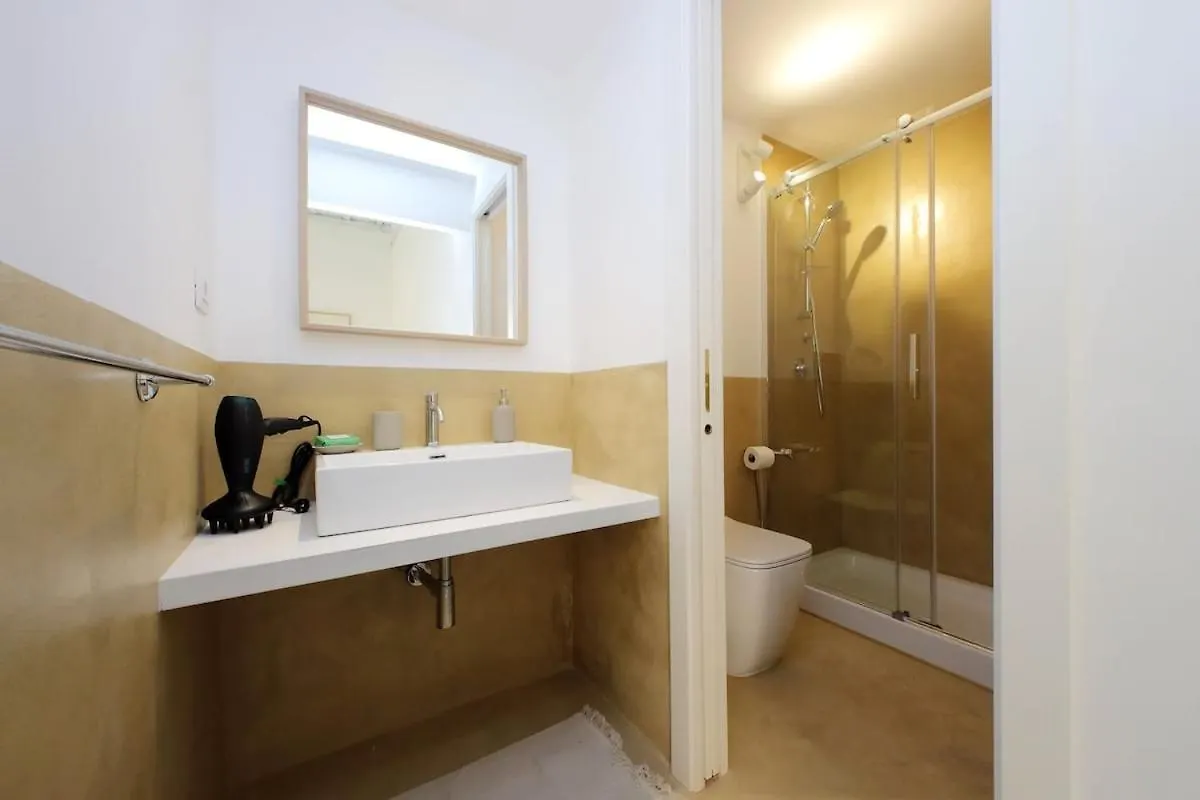 Monti Charming Apt Boschetto Rome Apartment